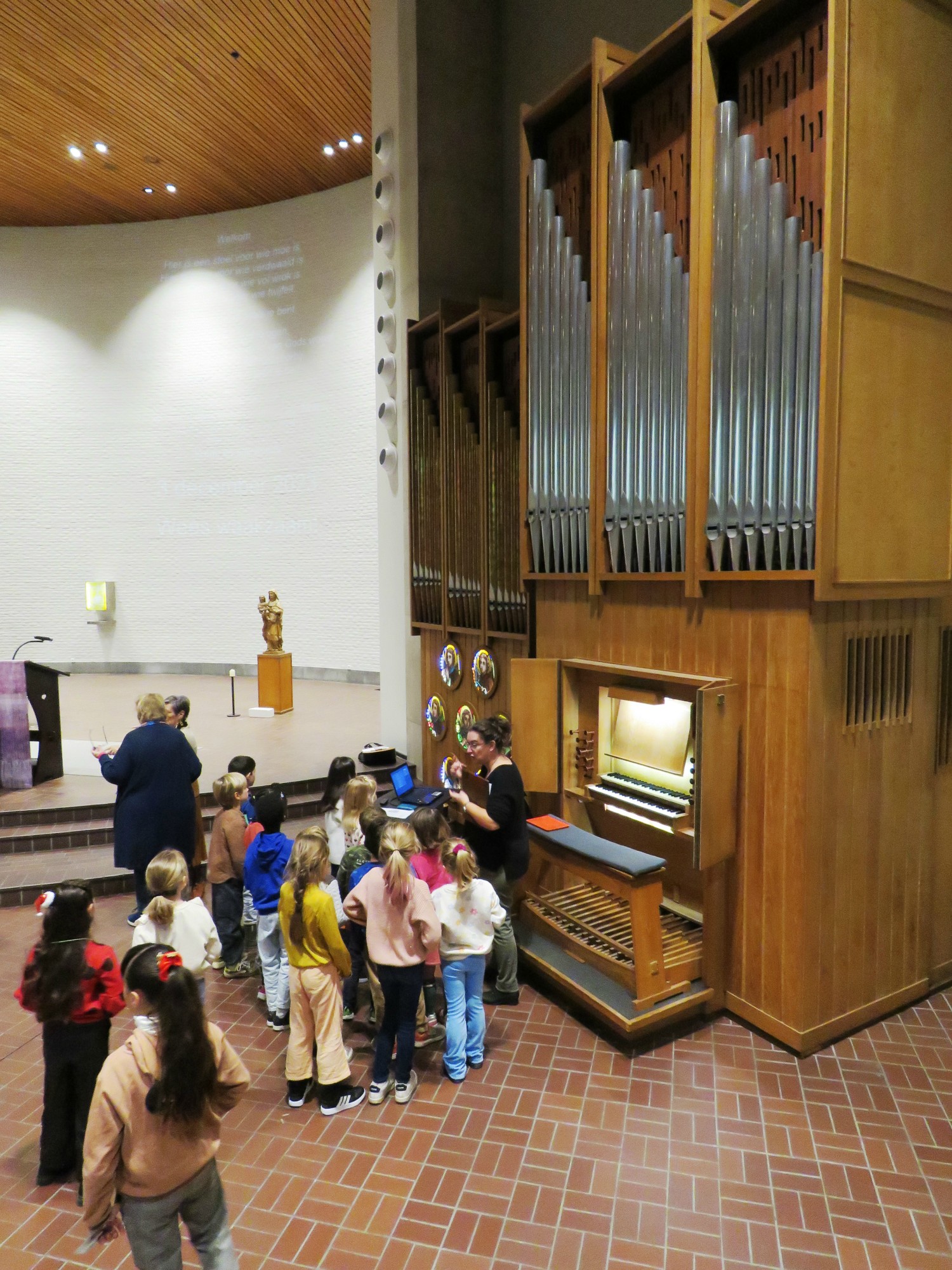Het grote orgel in de kerk heeft wel 1132 pijpen... zie je ze allemaa?